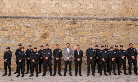 DAVID DE LA PEÑA INCORPORA A 12 NUEVOS ELEMENTOS A LA CORPORACIÓN POLICIAL DE SANTIAGO
