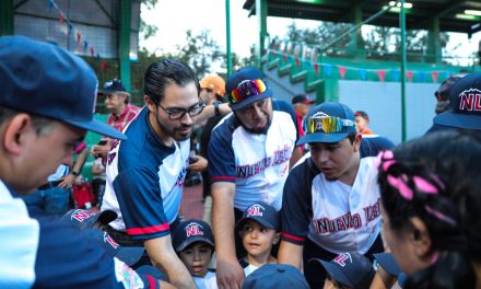 DAVID DE LA PEÑA INAUGURA CAMPEONATO NACIONAL DE BÉISBOL BIBERONES 2025 EN SANTIAGO