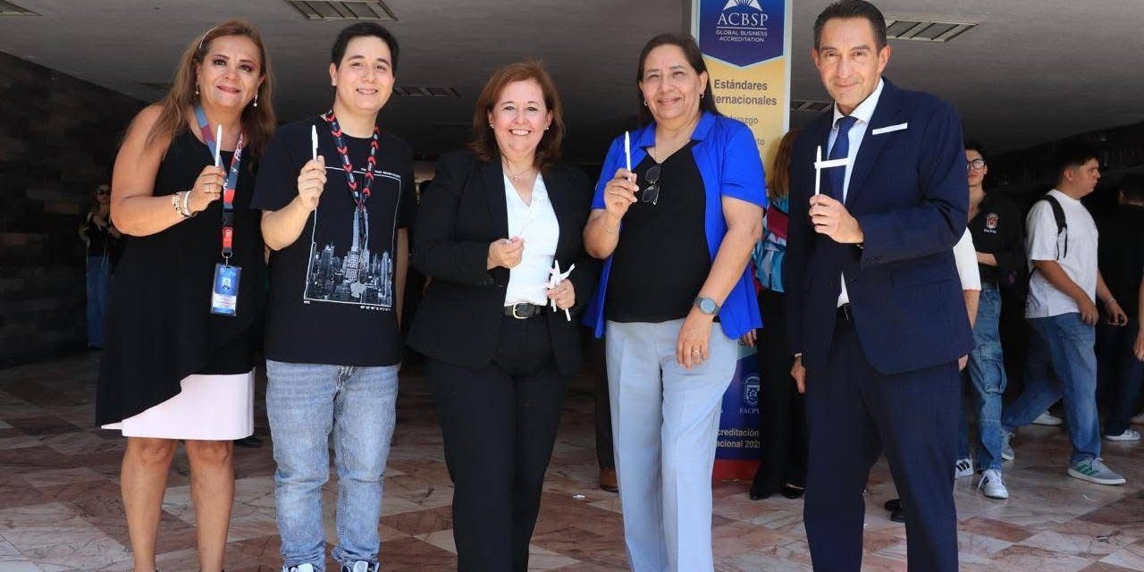 DRA. ADRIANA GARZA DA LA BIENVENIDA AL NUEVO SEMESTRE EN FACPYA