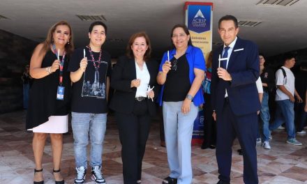 DRA. ADRIANA GARZA DA LA BIENVENIDA AL NUEVO SEMESTRE EN FACPYA