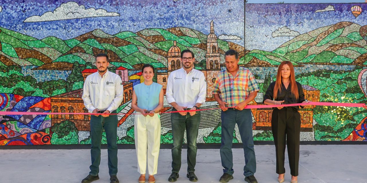 DAVID DE LA PEÑA INAUGURA MURAL Y PRESENTA ORQUESTA MUNICIPAL EN SANTIAGO
