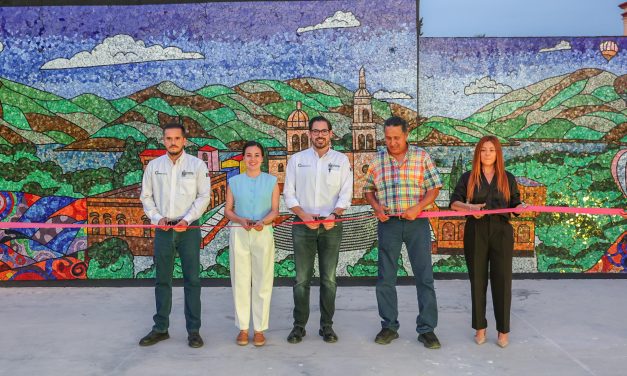 DAVID DE LA PEÑA INAUGURA MURAL Y PRESENTA ORQUESTA MUNICIPAL EN SANTIAGO
