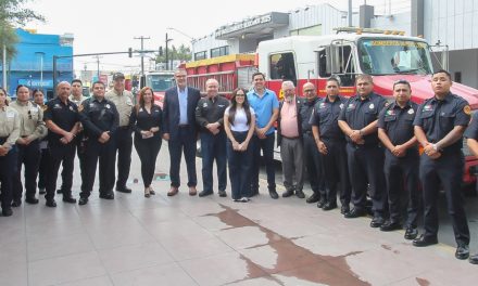 CÉSAR GARZA HONRA A BOMBEROS DE NUEVO LEÓN Y PROMETE MÁS APOYO A SU LABOR