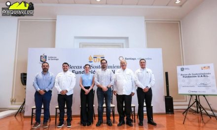 DAVID DE LA PEÑA Y FUNDACIÓN UANL FIRMAN CONVENIO PARA RESPALDAR A ESTUDIANTES