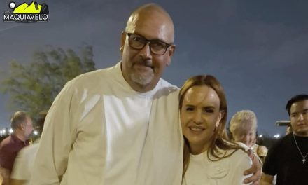 CLARA LUZ FLORES FELICITA AL PADRE JESÚS RAMOS POR SUS 25 AÑOS DE MINISTERIO SACERDOTAL