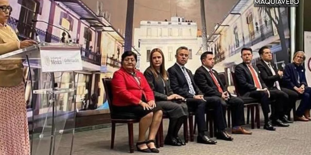 CLARA LUZ FLORES PARTICIPA EN EL 45 ANIVERSARIO DEL RENAPO JUNTO A ROSA ICELA RODRÍGUEZ