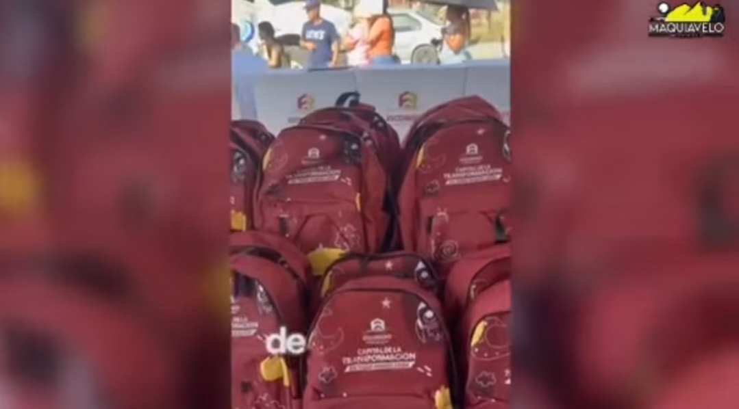 ANDRÉS MIJES ENTREGA ÚTILES ESCOLARES EN LA CAPITAL DE LA TRANSFORMACIÓN