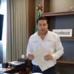 RAÚL CANTÚ Y EUGENIO MONTIEL FORMALIZAN ENTREGA DE PLANOS PARA REGULARIZACIÓN DE VIVIENDAS EN SALINAS VICTORIA