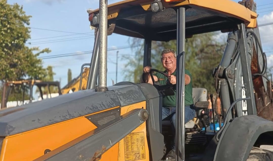 BALTAZAR MARTÍNEZ ANUNCIA ADQUISICIÓN DE RETROEXCAVADORA PARA CERRALVO