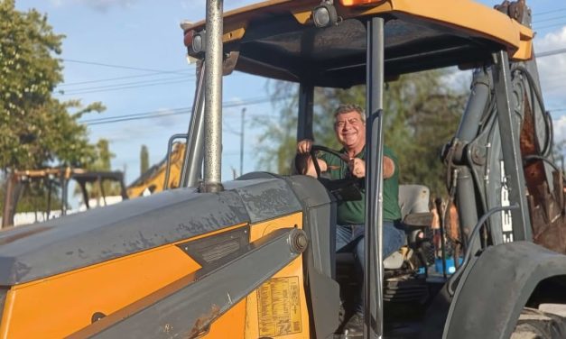 BALTAZAR MARTÍNEZ ANUNCIA ADQUISICIÓN DE RETROEXCAVADORA PARA CERRALVO
