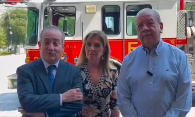 ANTONIO CHÁVEZ CELEBRA ENTREGA DE APOYO HISTÓRICO A BOMBEROS