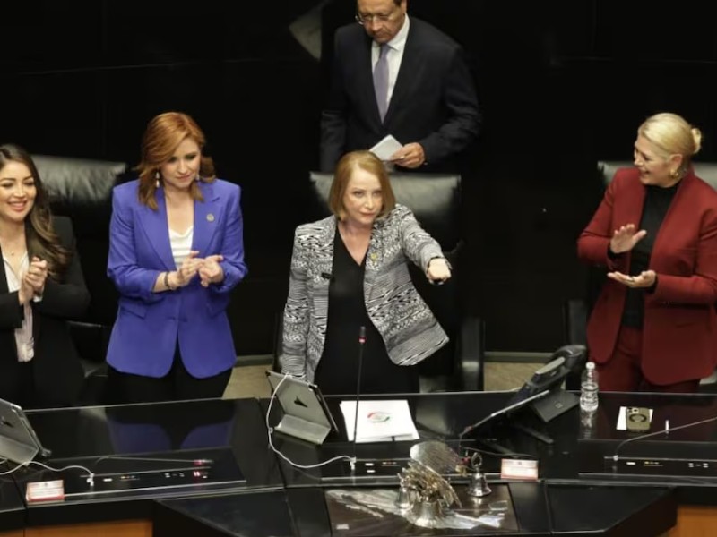LAURA ITZEL CASTILLO ASUME PRESIDENCIA DEL SENADO CON LLAMADO A LA UNIDAD