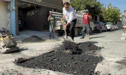 JESÚS NAVA INTENSIFICA TRABAJOS DE BACHEO EN SANTA CATARINA
