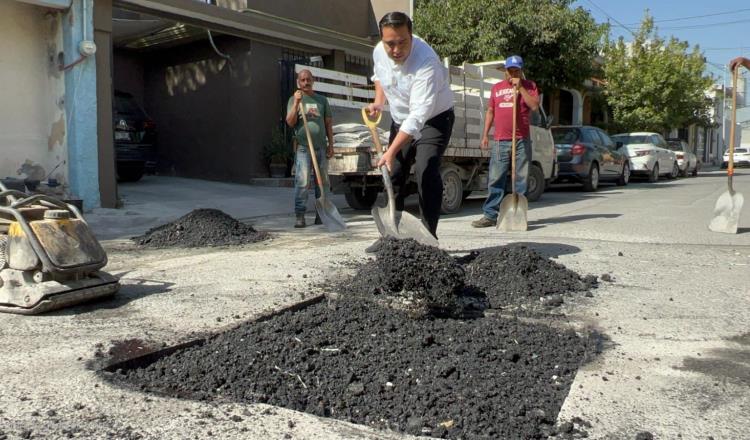 JESÚS NAVA INTENSIFICA TRABAJOS DE BACHEO EN SANTA CATARINA
