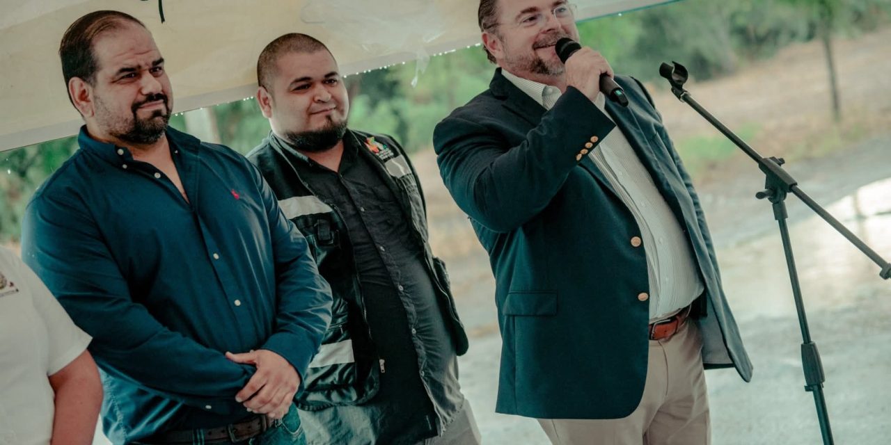 MIGUEL ÁNGEL SALAZAR ENTREGA ESCRITURAS A FAMILIAS DE JARDINES DEL PEDREGAL EN MONTEMORELOS 
