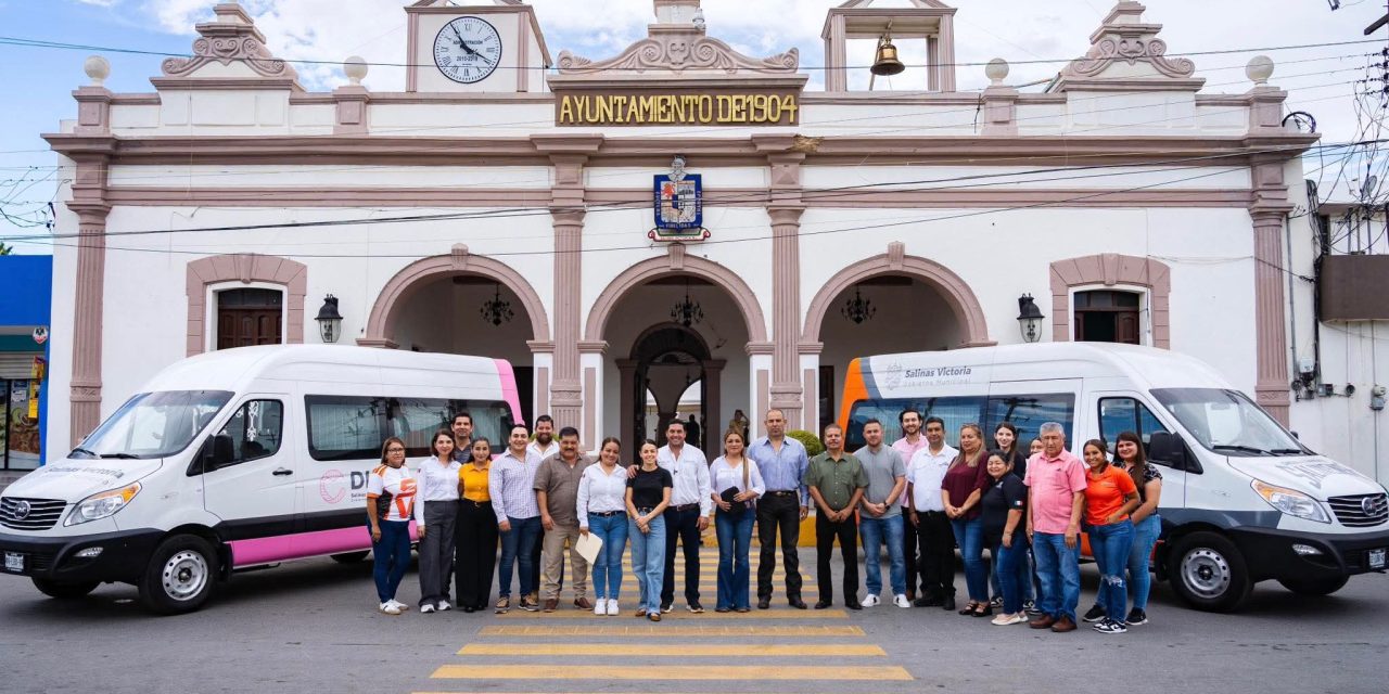 RAÚL CANTÚ ENTREGA DOS NUEVAS UNIDADES PARA BENEFICIO DE LOS SALINENSES