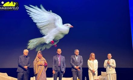 CLARA LUZ FLORES LLAMA A CONSTRUIR LA PAZ EN EL ENCUENTRO MUNDIAL DE VALORES