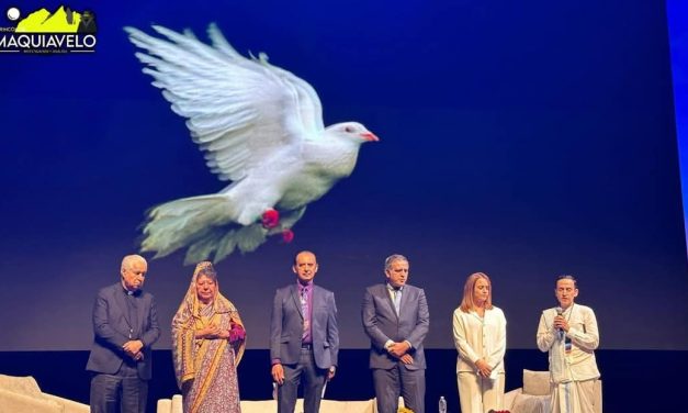 CLARA LUZ FLORES LLAMA A CONSTRUIR LA PAZ EN EL ENCUENTRO MUNDIAL DE VALORES