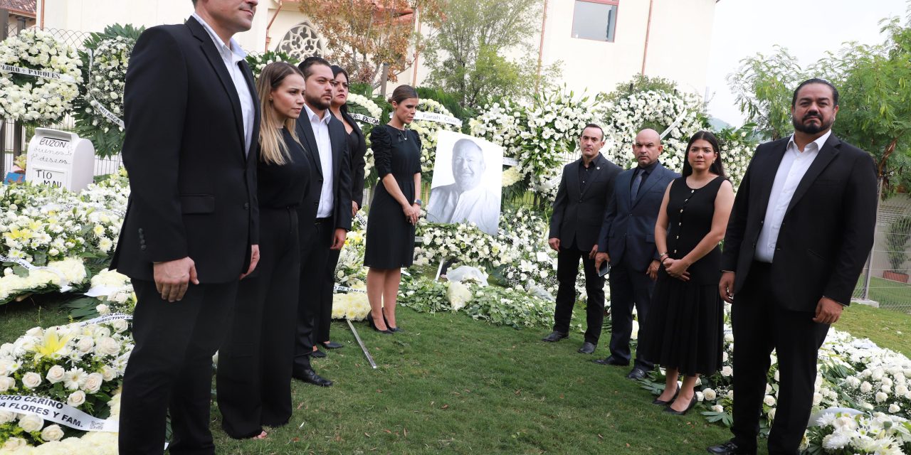 LEGISLADORES DEL PAN RINDEN GUARDIA DE HONOR A MAURICIO FERNÁNDEZ GARZA