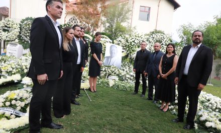 LEGISLADORES DEL PAN RINDEN GUARDIA DE HONOR A MAURICIO FERNÁNDEZ GARZA