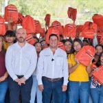 RAÚL CANTÚ RESPALDA A ESTUDIANTES DE SALINAS VICTORIA CON ENTREGA DE ÚTILES ESCOLARES
