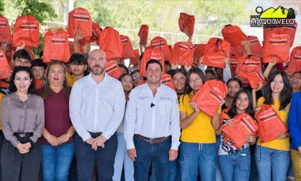 RAÚL CANTÚ RESPALDA A ESTUDIANTES DE SALINAS VICTORIA CON ENTREGA DE ÚTILES ESCOLARES