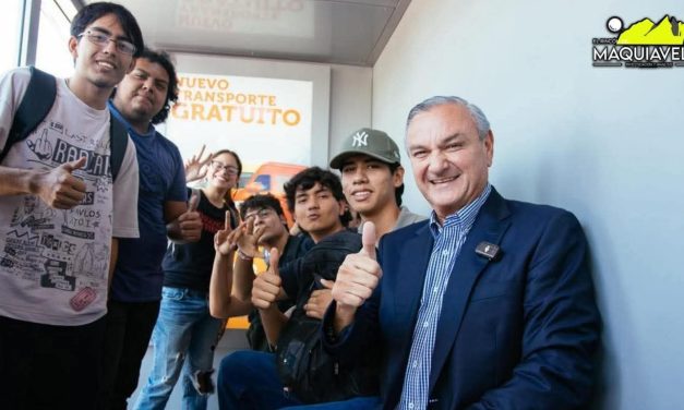 HECTOR GARCÍA INAUGURA LA PRIMERA CABINA DE ESPERA DE TRANSPORTE PÚBLICO EN GUADALUPE