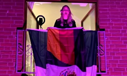 SAHAR RECREA EL GRITO DE INDEPENDENCIA EN ALEMANIA Y SE VUELVE VIRAL