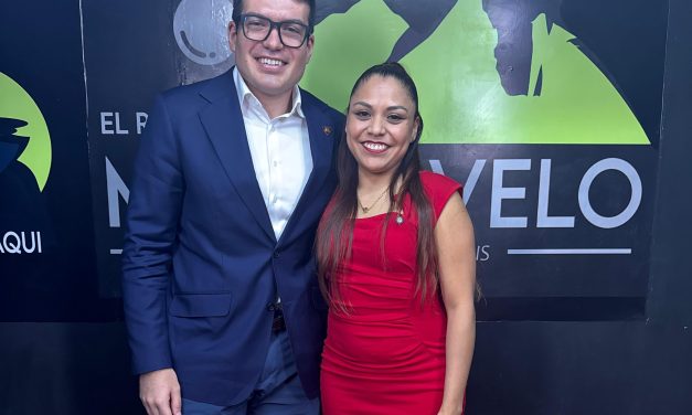 MAQUIAVELANDO CON….