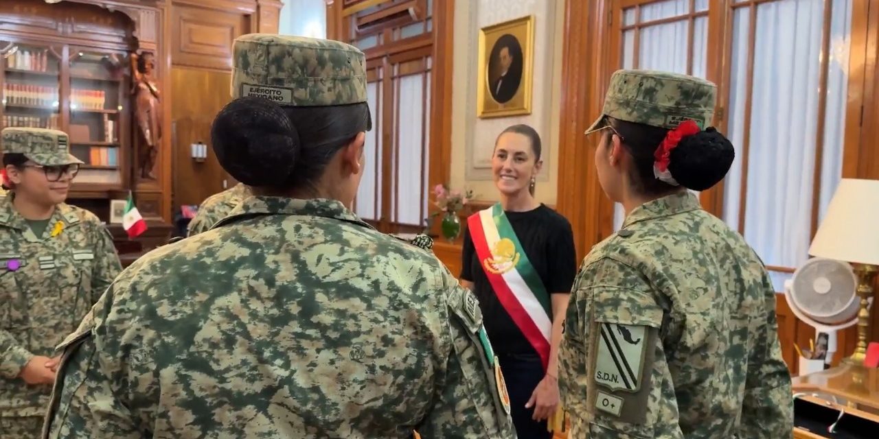 CLAUDIA SHEINBAUM RECIBE BANDA PRESIDENCIAL PARA SU PRIMER GRITO