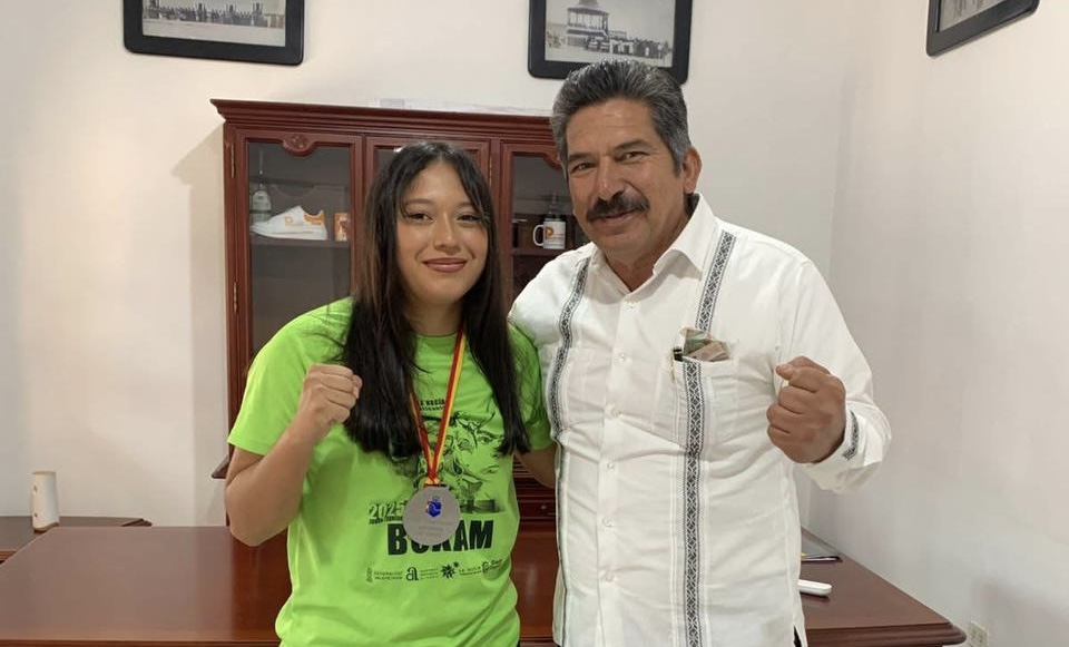 FRANCISCO ESQUIVEL “CISCO” FELICITA A XIMENA VALENCIA, ORGULLO DE PESQUERÍA
