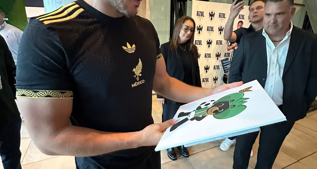 GUFFO PRESENTA PROPUESTA DE MASCOTA MUNDIALISTA REGIA A SAMUEL GARCÍA