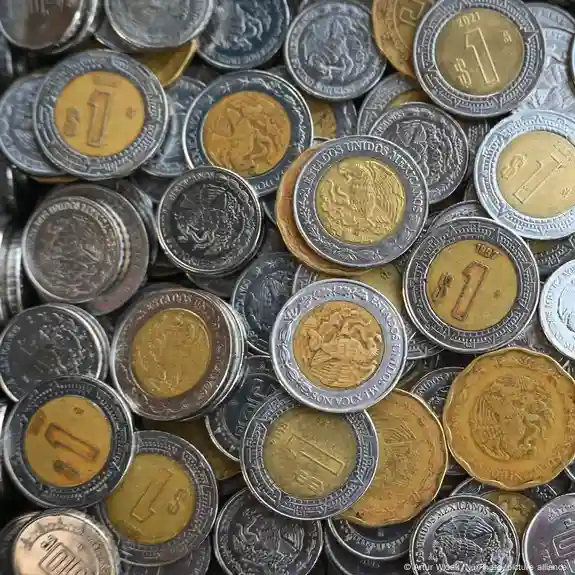 PESO MEXICANO SE MANTIENE VULNERABLE ANTE TENSIONES ECONÓMICAS GLOBALES