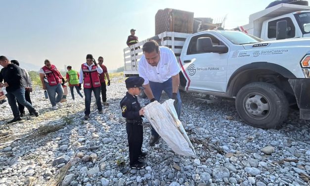 JESÚS NAVA ENCABEZA MACRO BRIGADA DE LIMPIEZA EN EL RÍO SANTA CATARINA