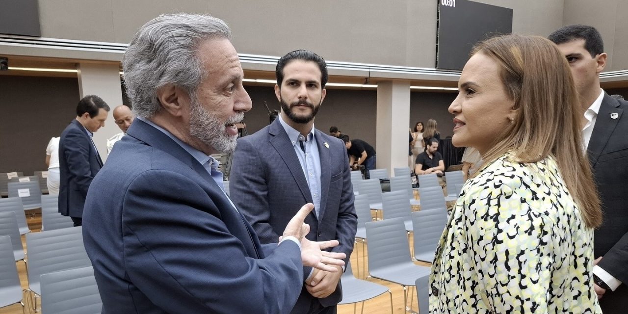 CLARA LUZ FLORES CARRALES PARTICIPA EN DIÁLOGO SOBRE SEGURIDAD Y JUSTICIA ORGANIZADO POR CÓMO VAMOS NUEVO LEÓN