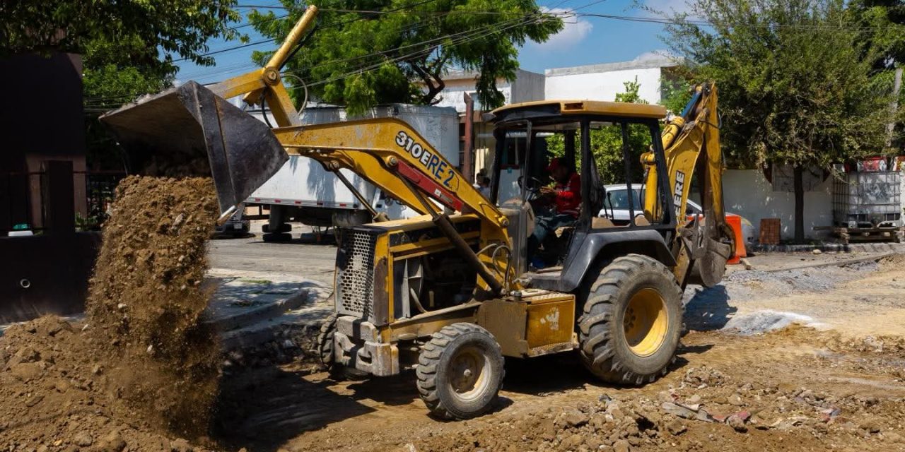 HÉCTOR GARCÍA SUPERVISA AVANCE EN LA REHABILITACIÓN DE PAVIMENTO EN LA CALLE SAN MARTÍN