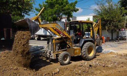 HÉCTOR GARCÍA SUPERVISA AVANCE EN LA REHABILITACIÓN DE PAVIMENTO EN LA CALLE SAN MARTÍN
