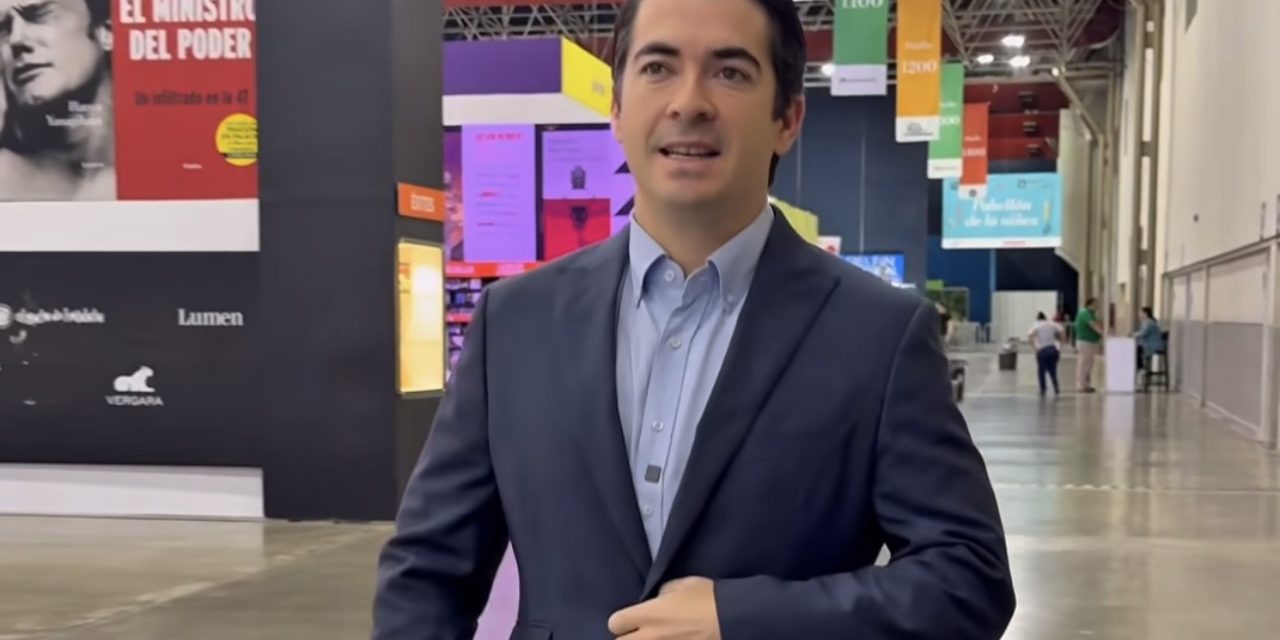 MARCELO SEGOVIA RECORRE LA FERIA DEL LIBRO E INVITA A LOS REGIOMONTANOS A ASISTIR