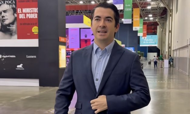 MARCELO SEGOVIA RECORRE LA FERIA DEL LIBRO E INVITA A LOS REGIOMONTANOS A ASISTIR