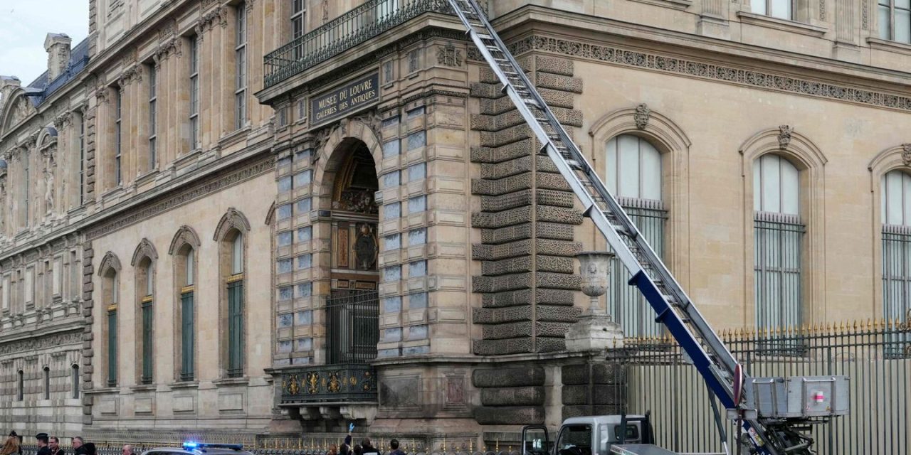 ROBO MILLONARIO EN EL LOUVRE: LADRONES HUYEN CON JOYAS HISTÓRICAS