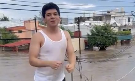ENTRE EL AGUA Y LA MÚSICA: JOVEN DE POZA RICA SE VUELVE VIRAL AL BAILAR TEMA DE TAYLOR SWIFT DURANTE LAS INUNDACIONES