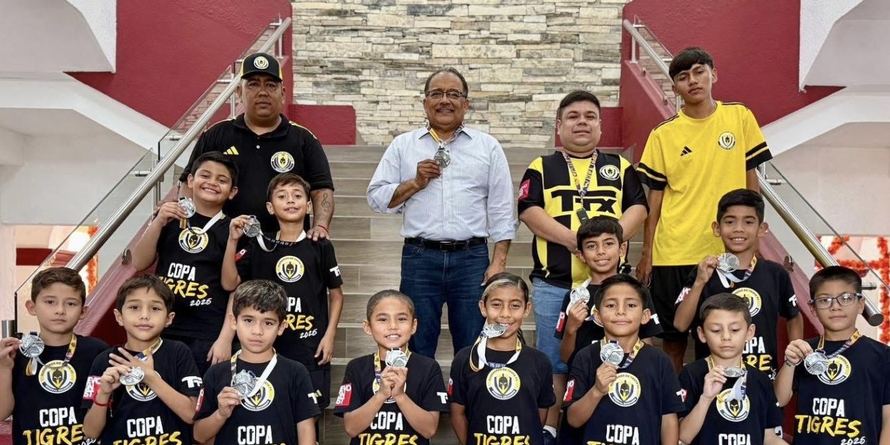 ANDRÉS MIJES RECONOCE A JÓVENES DE GUERREROS DE TROYA FC POR SU DESTACADA PARTICIPACIÓN EN LA COPA TIGRES