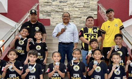 ANDRÉS MIJES RECONOCE A JÓVENES DE GUERREROS DE TROYA FC POR SU DESTACADA PARTICIPACIÓN EN LA COPA TIGRES
