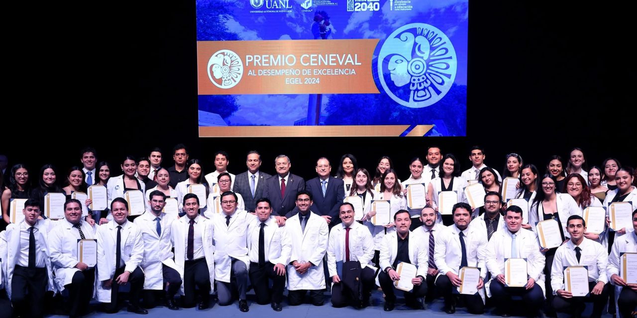 SANTOS GUZMÁN RECONOCE A EGRESADOS DESTACADOS CON EL PREMIO CENEVAL 2024