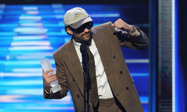 BAD BUNNY ROMPE RÉCORDS Y SE CORONA COMO EL REY DE LA MÚSICA LATINA