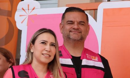 CARLOS RODRÍGUEZ “EL CUATE” Y SU ESPOSA ALEIDA MONTERMAYOR IMPULSAN SEMANA ROSA Y OBRAS EN CADEREYTA