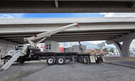 SE PREPARAN ÁREAS VERDES EN SANTA CATARINA, POR ELLO REALIZAN LIMPIEZA EN MEGA PUENTE