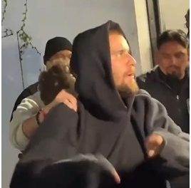 EL JUSTIN BIEBER MEXICANO SI EXISTE Y SE LE VIÓ EN LOS ÁNGELES TOCANDO…. ¡LA TAMBORA!