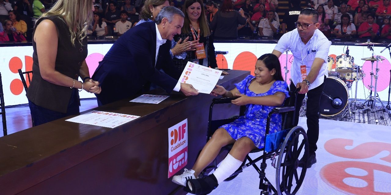 HÉCTOR GARCÍA Y BLANCA TREVIÑO PRESENTAN RESULTADOS DEL NUEVO MODELO DE CURSOS DEL DIF GUADALUPE