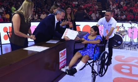 HÉCTOR GARCÍA Y BLANCA TREVIÑO PRESENTAN RESULTADOS DEL NUEVO MODELO DE CURSOS DEL DIF GUADALUPE